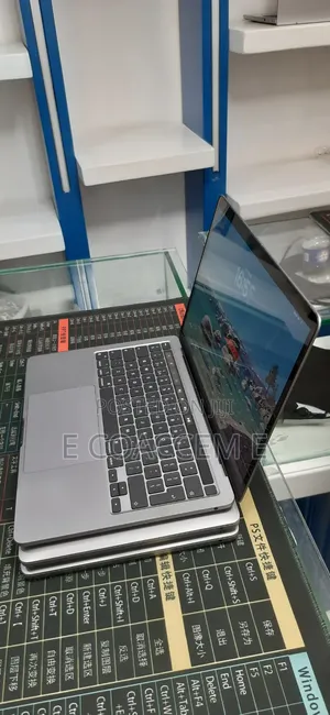 New Laptop Apple MacBook 8GB Apple M1 SSD 512GB