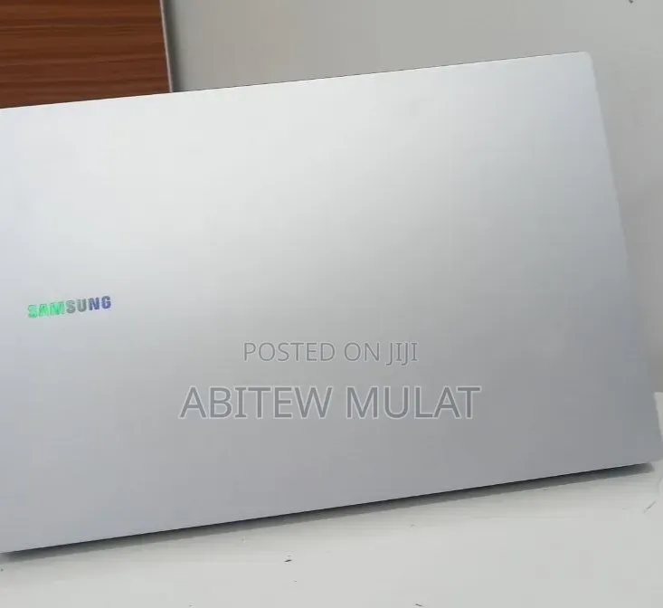 New Laptop Samsung Galaxy Book4 8GB Intel Core 5 SSD 512GB