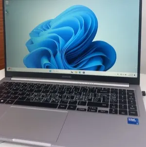 New Laptop Samsung Galaxy Book4 8GB Intel Core 5 SSD 512GB