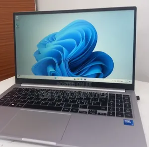 New Laptop Samsung Galaxy Book4 8GB Intel Core 5 SSD 512GB