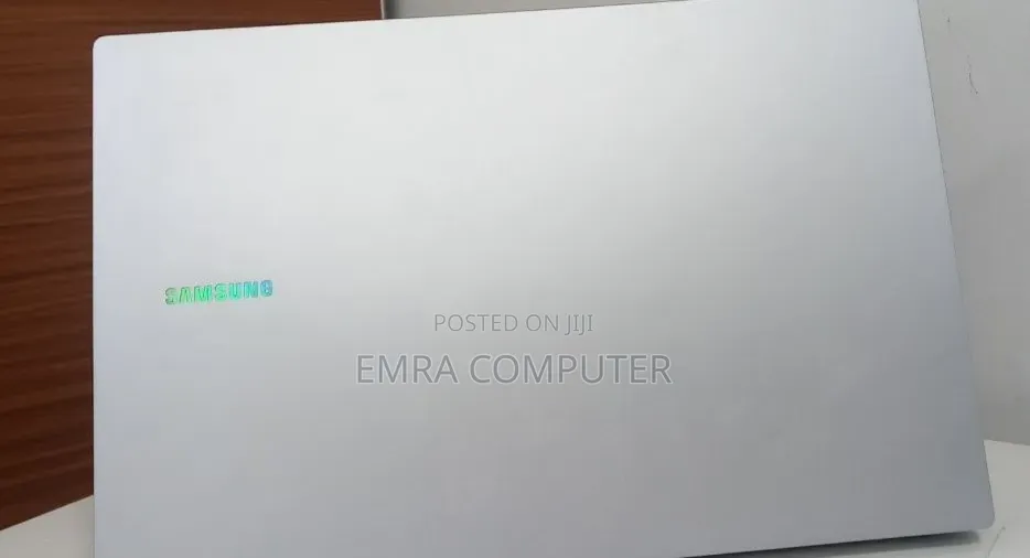 New Laptop Samsung Galaxy Book4 8GB Intel Core 5 SSD 512GB