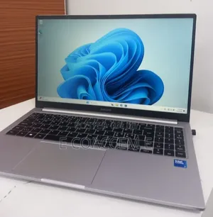 New Laptop Samsung 8GB Intel Core 5 SSD 512GB