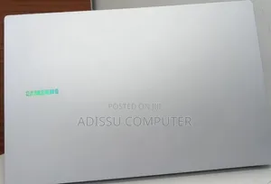 New Laptop Samsung Galaxy Book4 8GB Intel Core i7 SSD 512GB