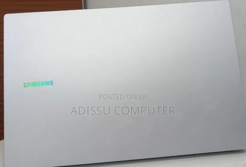 New Laptop Samsung Galaxy Book4 8GB Intel Core i7 SSD 512GB