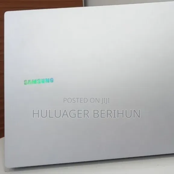 New Laptop Samsung Galaxy Book4 8GB Intel Core i5 SSD 512GB