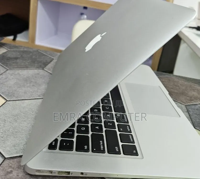 New Laptop Apple MacBook Air 2017 8GB Intel Core i5 SSD 256GB