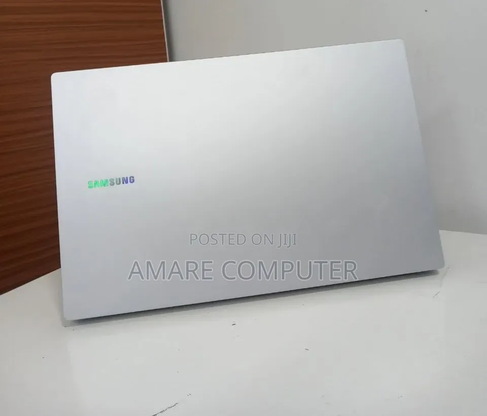 New Laptop Samsung Galaxy Book4 8GB Intel Core 5 SSD 512GB
