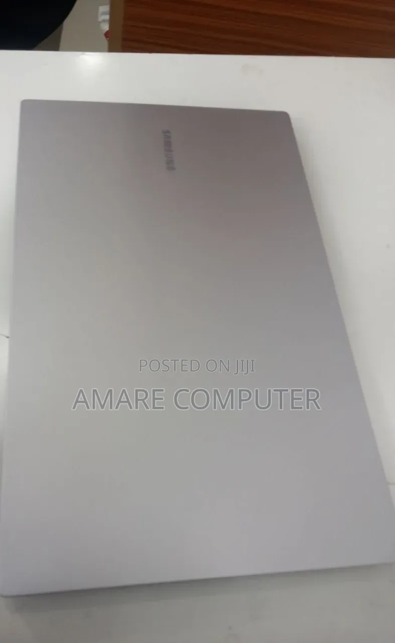 New Laptop Samsung Galaxy Book4 8GB Intel Core 5 SSD 512GB