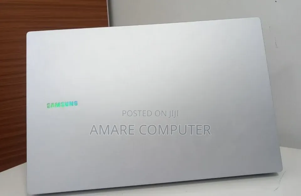 New Laptop Samsung Galaxy Book4 8GB Intel Core 5 SSD 512GB