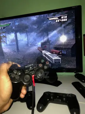 With 2 Controlleerss Ps3.