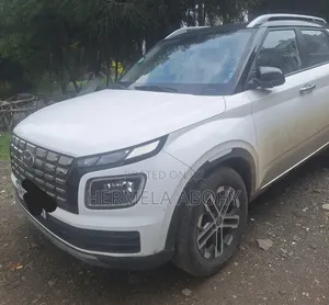 Hyundai Venue 2023 White
