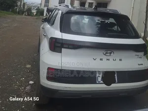 Hyundai Venue 2023 White