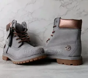 Brand New Original Timberland Women's 6-Inch Boot (Size 41 / US 9.5)
