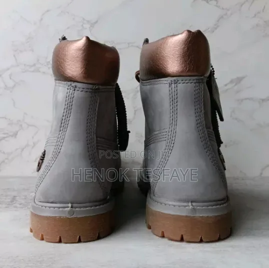 Brand New Original Timberland Women's 6-Inch Boot (Size 41 / US 9.5)