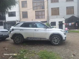 Hyundai Venue 2023 White