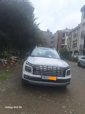 Hyundai Venue 2023 White