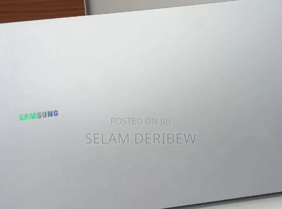 New Laptop Samsung Galaxy Book4 8GB Intel Core i5 SSD 512GB