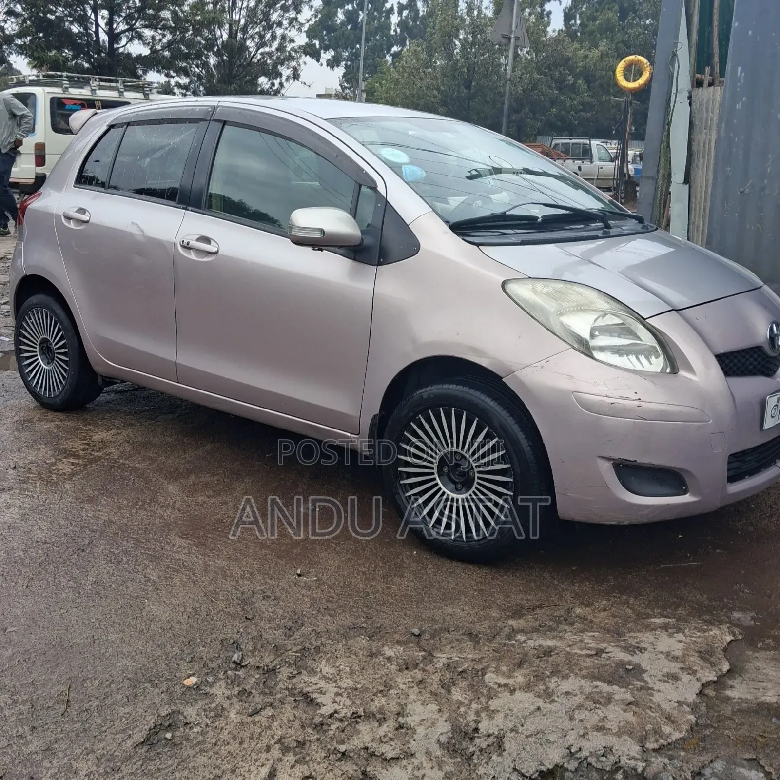 Toyota Yaris 2010 Pink