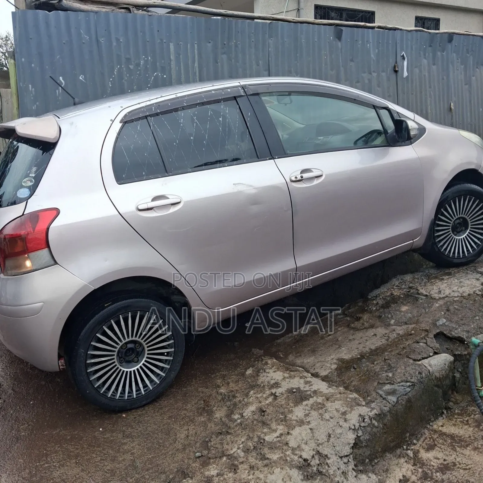 Toyota Yaris 2010 Pink