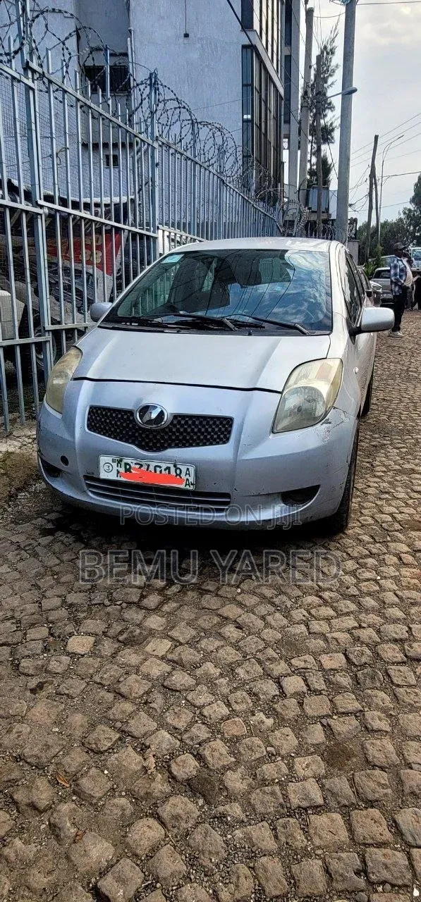 Toyota Yaris 2005 Gray
