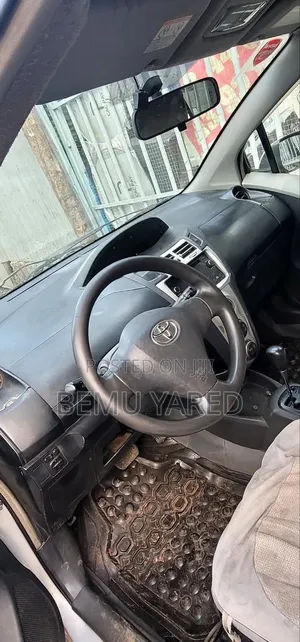 Toyota Yaris 2005 Gray