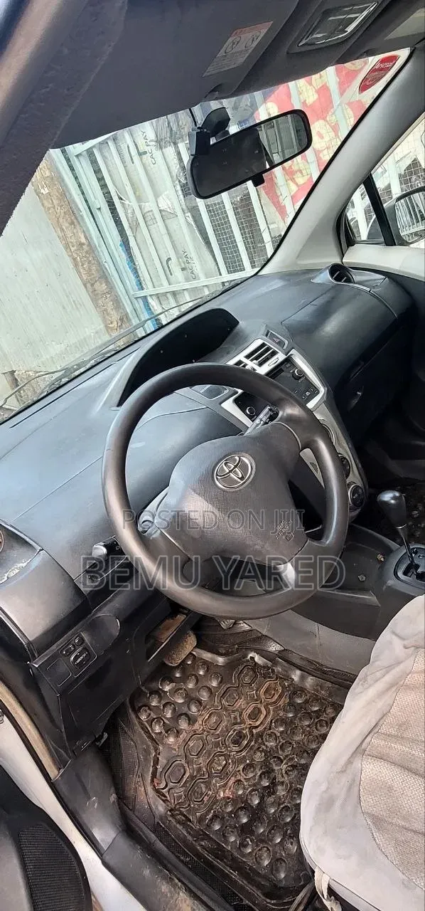 Toyota Yaris 2005 Gray