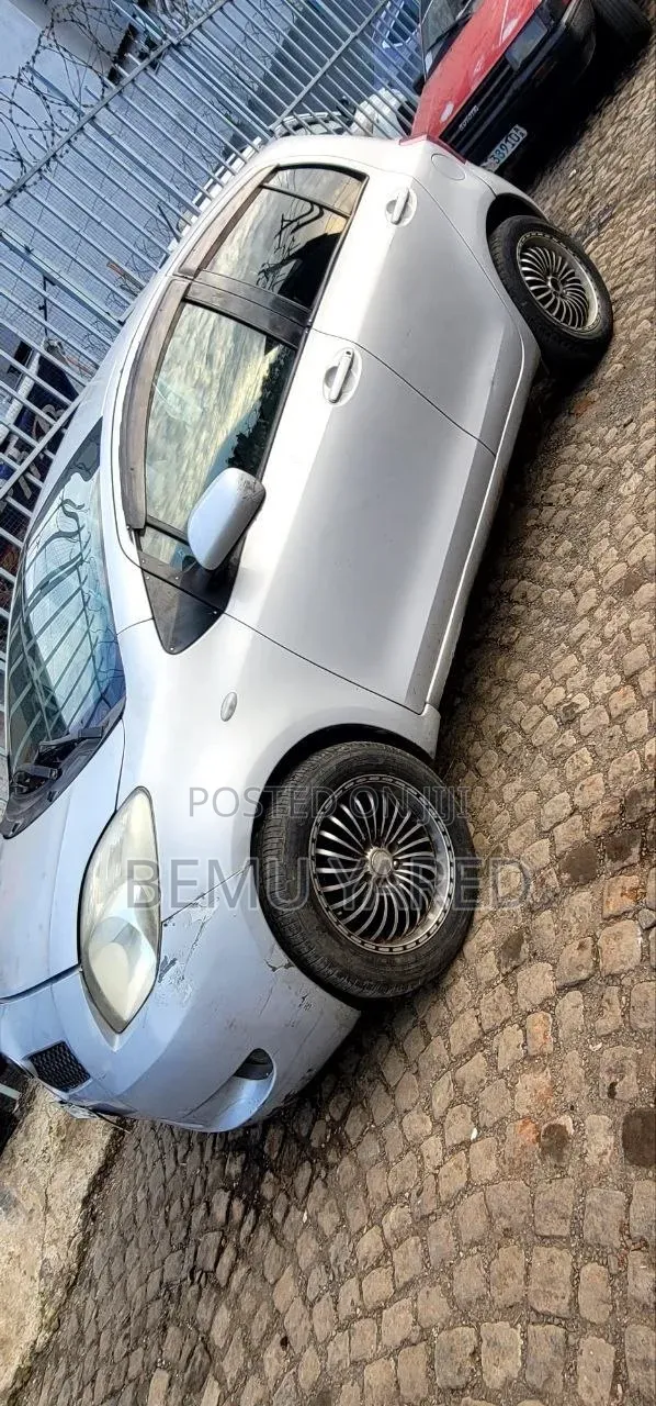 Toyota Yaris 2005 Gray