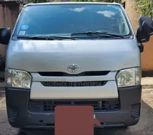 Toyota HiAce 2014 Silver