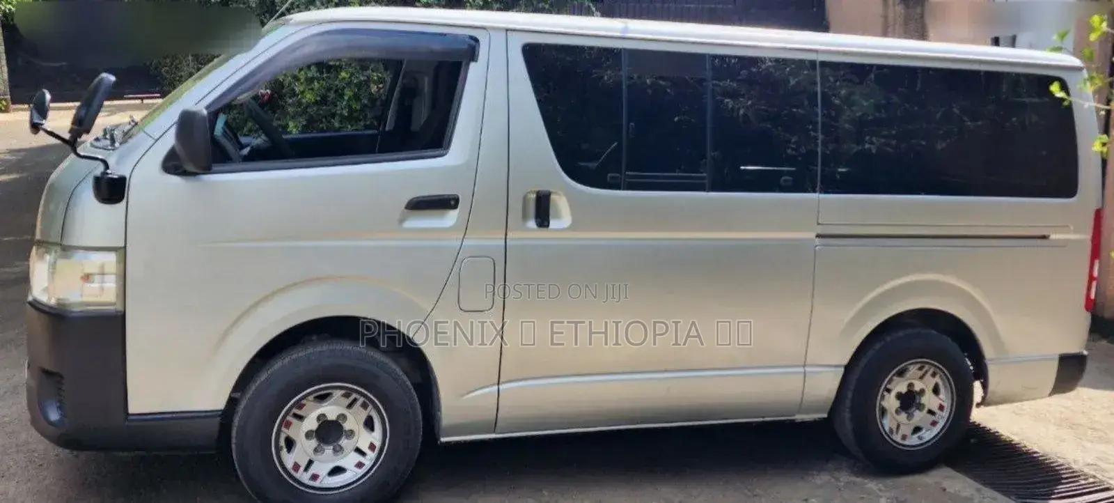 Toyota HiAce 2014 Silver