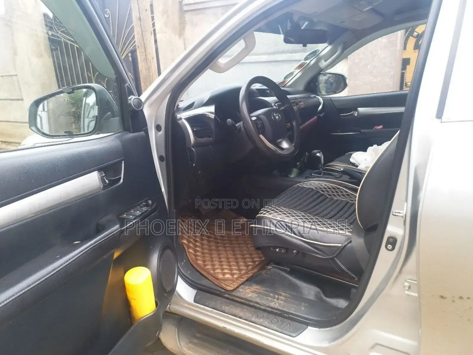 Toyota HiAce 2014 Silver