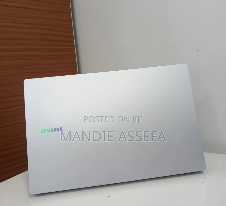 New Laptop Samsung Galaxy Book4 8GB Intel Core 5 SSD 512GB