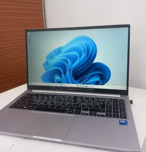 New Laptop Samsung Galaxy Book4 8GB Intel Core 5 SSD 512GB