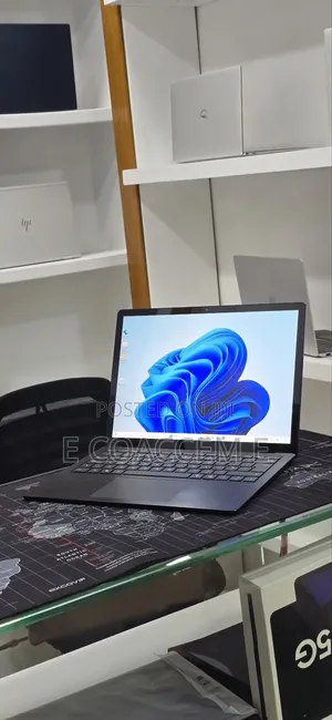 New Laptop Microsoft Surface 16GB Intel Core i7 SSD 512GB