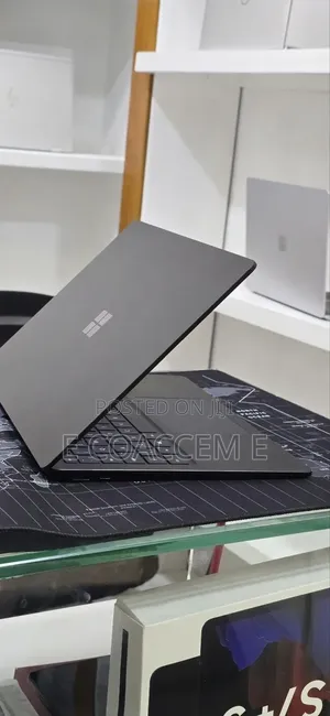 New Laptop Microsoft Surface 16GB Intel Core i7 SSD 512GB