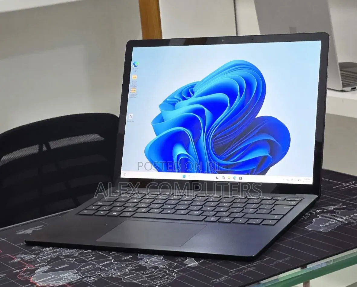 New Laptop Microsoft Surface 16GB Intel Core i7 SSD 512GB
