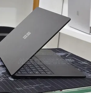 New Laptop Microsoft Surface 16GB Intel Core i7 SSD 512GB