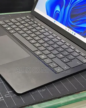 New Laptop Microsoft Surface 16GB Intel Core i7 SSD 512GB
