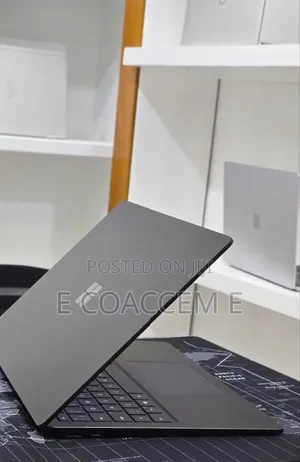 New Laptop Microsoft Surface 16GB Intel Core i7 SSD 512GB