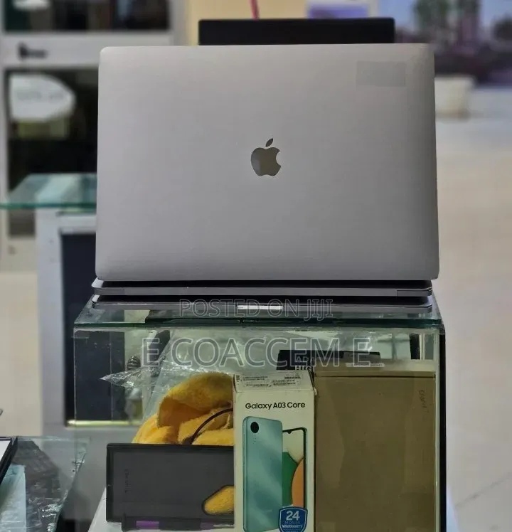 New Laptop Apple MacBook 16GB Intel Core i7 SSD 512GB