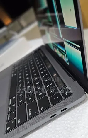 New Laptop Apple MacBook Pro 2022 M2 8GB Apple M2 SSD 256GB