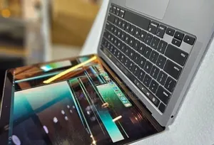 New Laptop Apple MacBook Pro 2022 M2 8GB Apple M2 SSD 256GB