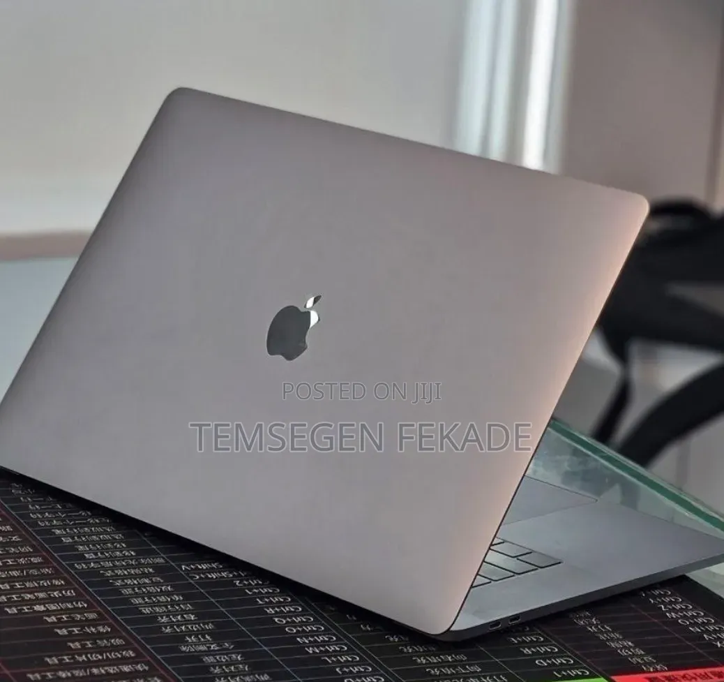 New Laptop Apple MacBook Pro 2018 32GB Intel Core i7 SSD 1T