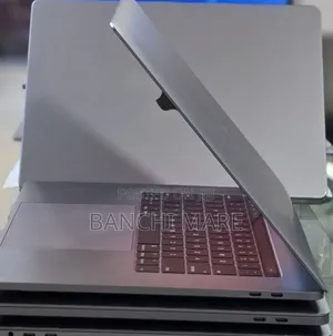 New Laptop Apple MacBook Pro 2017 16GB Intel Core i7 SSD 512GB