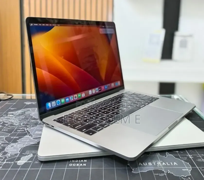 New Laptop Apple MacBook 16GB Intel Core i5 SSD 256GB
