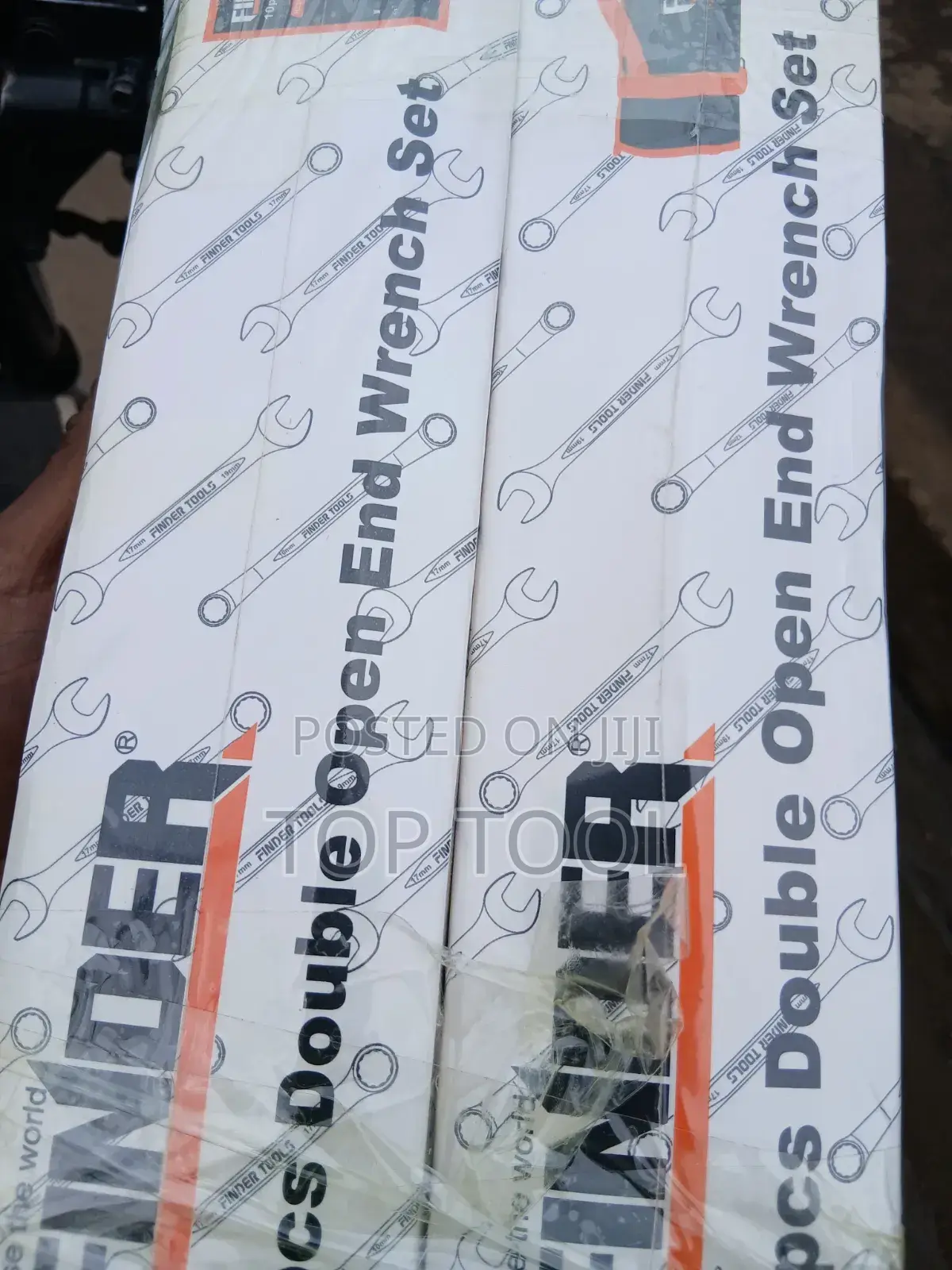 Finder Double Open End Wrench Set Featuring a Distinct White Branded