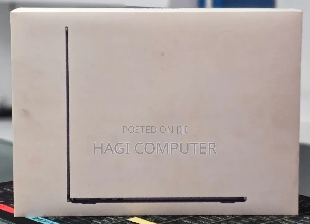 New Laptop Apple MacBook Air 2025 M4 16GB Apple M4 SSD 256GB
