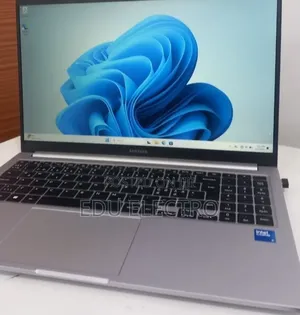 New Laptop Samsung Galaxy Book4 8GB Intel Core 5 SSD 512GB