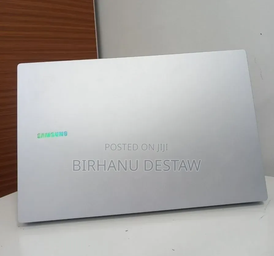 New Laptop Samsung Galaxy Book4 8GB Intel Core 5 SSD 512GB