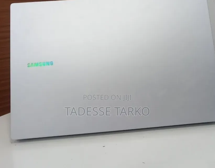 New Laptop Samsung Galaxy Book4 8GB Intel Core 5 SSD 512GB