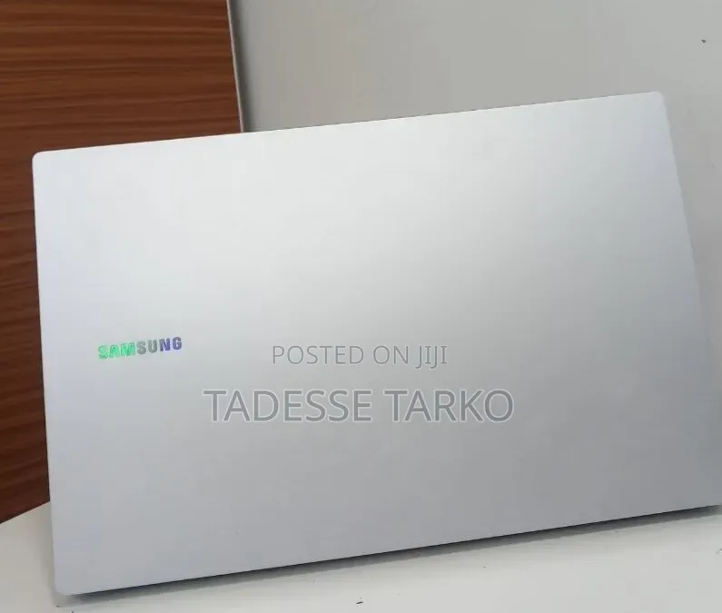 New Laptop Samsung Galaxy Book4 8GB Intel Core 5 SSD 512GB